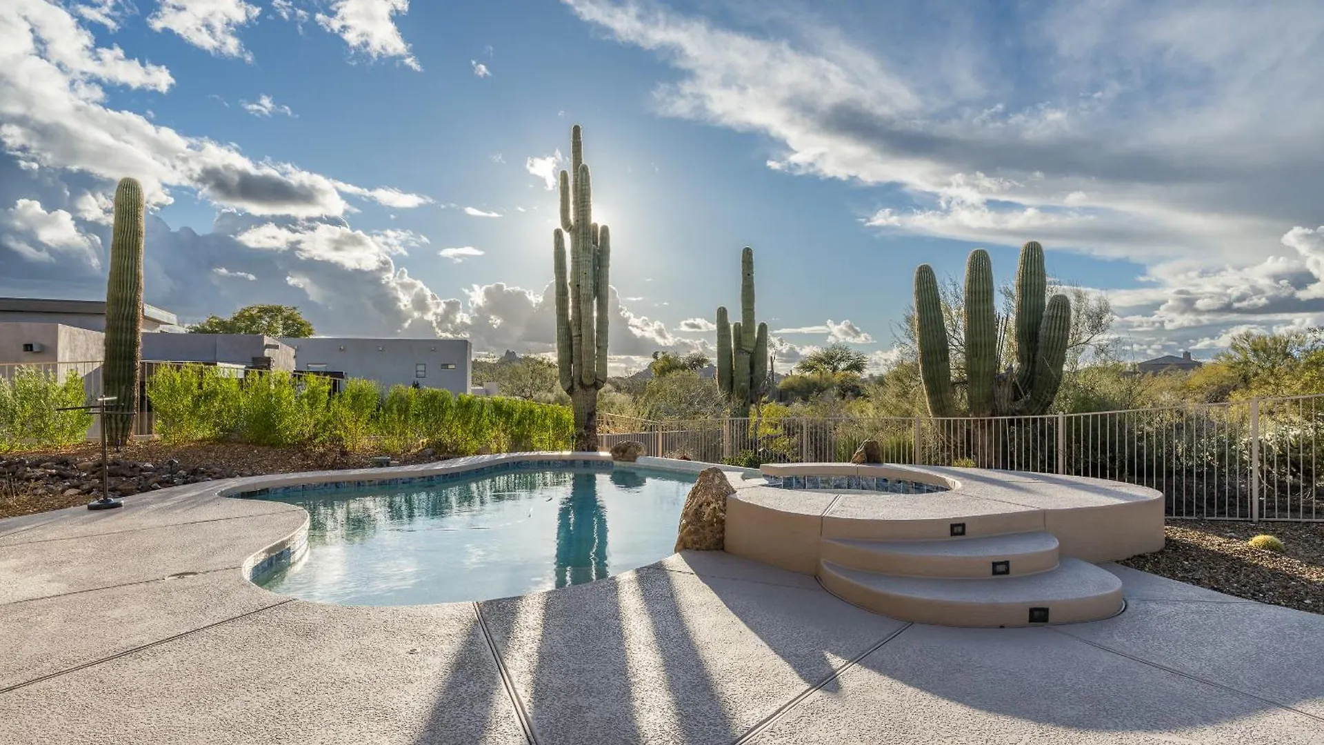 Pinnacle Perfection By Porter Heated Pool Spa W Outdoor Putting Green 스코 츠 데일